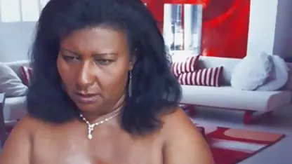 Bella se skida ispred web kamere i video besplatni pornici sisa dildo