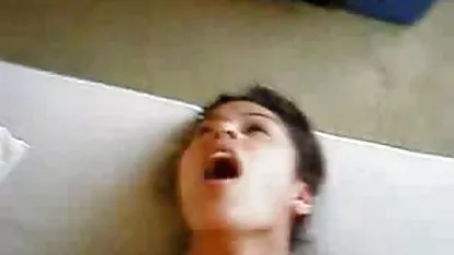 Mlada Ashley pornicidomaci žudi za svojim partnerom