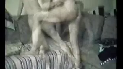Kuja u besplatni pornoci ulju uzima debeli penis u dupe