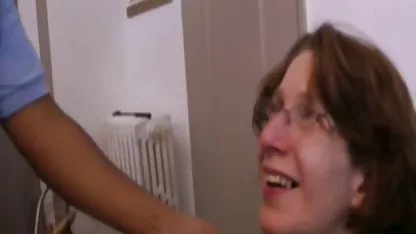 Dva pastuha besplatno gledanje pornica privukla su seksi plavušu u ured
