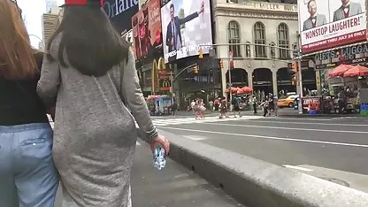 Latina s velikim sisama i plavom kosom marljivo daje blowjob besplatni pornicii