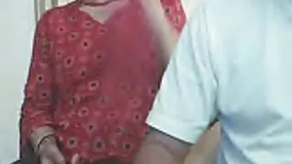 Šarmantna besplatni ponici djevojka žudi za mladićem