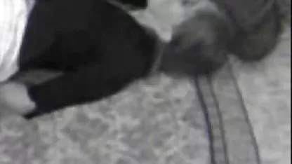 Odrasli tip raznio je ponici besplatni mladu djevojku i uzeo sve na kameru