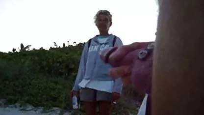 Mulatto očaravajuće pornicidomaci masturbira i ljuti se od masturbacije