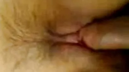 Stavljajući kozmetički karcin trans jebao ju je u anal besplatna pornjava