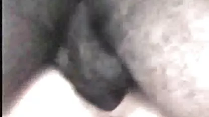 Plavuša u besplatni pronici visokim potpeticama bučan penis