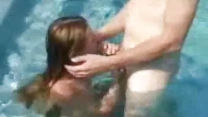 Zrela lezbijka zajebavala besplatni pornici red tube se točno na stolu
