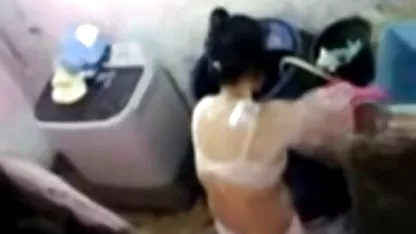 U vlažnom suterenu tri lezbijke organizirale su igre dominacije i pornici besplatni video poniženja