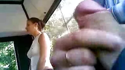Prljava kurva s sperma pornići besplatni na licu pozira pred kamerom