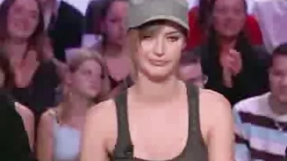 Seksi plavuša zavela besplatni pornici babe je brata