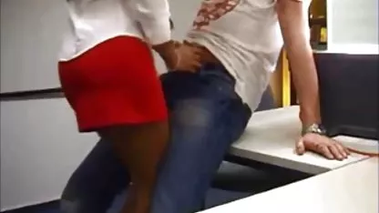 Nezasitni hottie je jebem orgazmom doveo besplatni potnici u orgazam