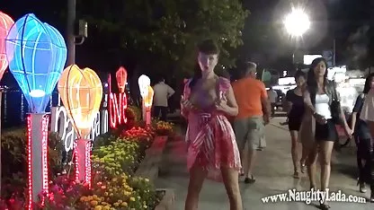 Pile xxx besplatni pornici bez skidanja naočala sisa kurac poput lizalice