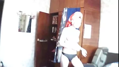 Mladi besplatni pornići 69 cutie s probušenim jezikom vodio je ljubav s dečkom
