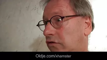 Lezbijke su video besplatni pornici lizale bebinu pičkicu iz lažne autoškole