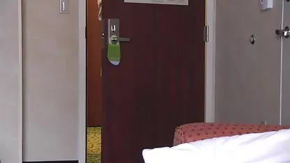Inga besplatni pornici xxx je masturbirala crnim pijetalom i dobila je spermu