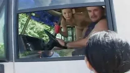 Dečko je zaigrani cunnilingus i anilingus pornofilmovi besplatni napravio razigranoj djevojci u čarapama