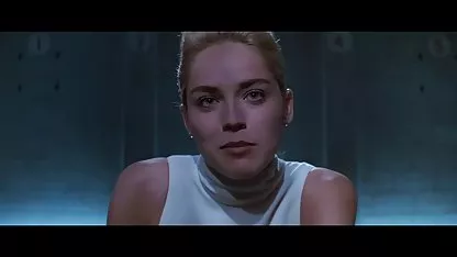 Anna u besplatni pornnici trapericama pokaže noge
