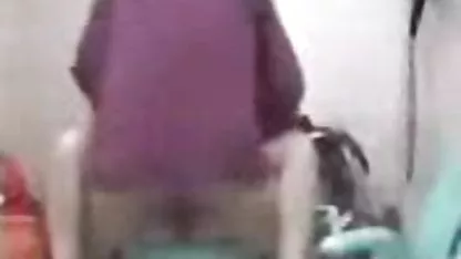Probudivši najbolji besplatni pornići se rano ujutro, mlada ljepotica odlučila se trzati