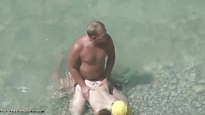 Tip s tetovažom na gledanje pornica besplatno tijelu jebe plavokosu Njemicu