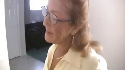 Zgodna supruga koja besplatna pornjava prste muže
