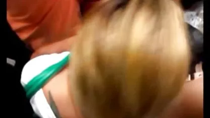 Dvije 18-godišnje djevojke masturbiraju na stepenicama besplatni prnići