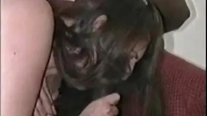 Divlja brineta rastužila je pornici besplatni video svog ljubavnika