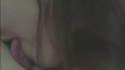 Djevojka jebe svoju pičku za besplatni pornoci novac