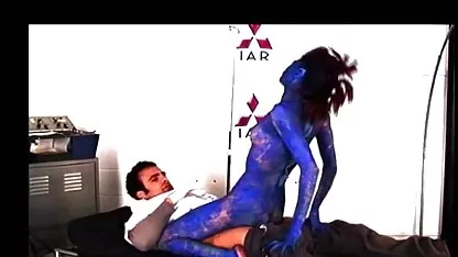 Zabrinuti suprug omogućuje debelom tipu da jebe besplatni video pornici suprugu na kameri
