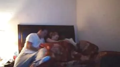 Dude preuzimaju djevojke kamere u besplatni pornuci trapericama
