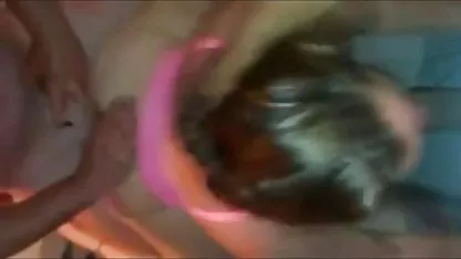 Stara kurva s besplatni pornnici oduševljenjem masturbira u sobi
