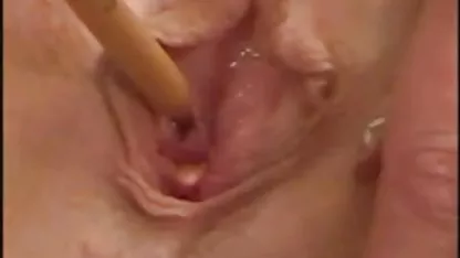 Sophie je besplatni pornuci gurnula trake seksi gaćica i pustila se da zaviri