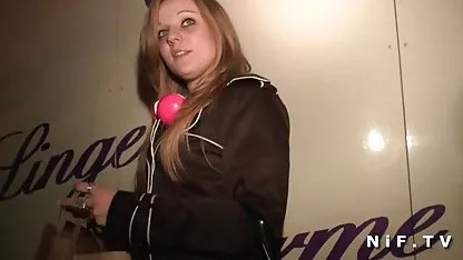 Zreli muškarac nježno je dotaknuo mladu pornici besplatni video kuju za sisama