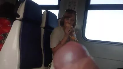 Luksuzna Eva pornici besplatni xxx Angelina pušta puhanje svojoj sretnoj prijateljici