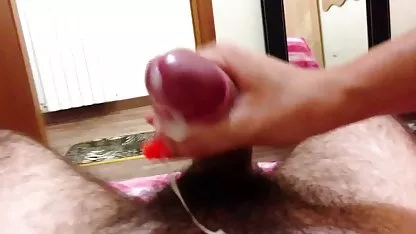 Odrasli muškarac bacio je štap ravnim besplatni ponici mladim devkenom