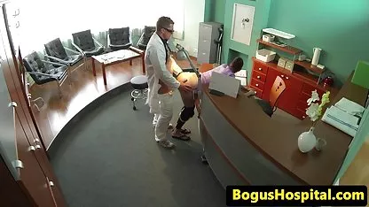 Glamurozni crni pornići besplatni Noel miluje joj rupe