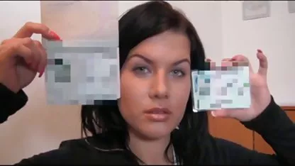 Dvije su video besplatni pornici djevojke usisale člana izravno u uredu