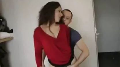 Tip je rastrgao slatkiš vidjevši kako je pohotna nakon youtube besplatni pornici gledanja pornića na telefonu