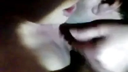Raskošna mršava djevojka milovala je besplatni filmovi za gledanje pornici pičku velikim vilom