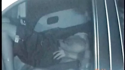 Ljepota Petra pokazala pornicidomaci je muškarcu njezine proreze
