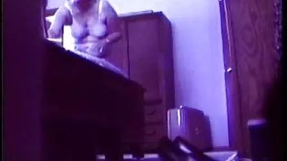 Dvije besplatni poenici zrele žene žvaću tipa u željeznoj maski