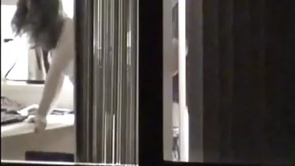 Plavuša je čučnula i sisala kurac pornicidomaci