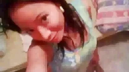 Mlada kuja pornici besplatni xxx hoda gola po parku