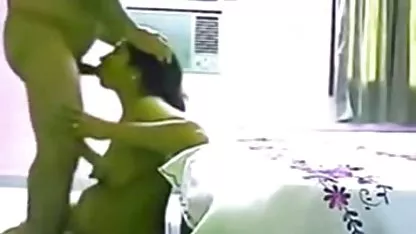 Ljepota u petama igra se vibratorom i pripadnikom ljubavnice besplatni pornici stari i mladi